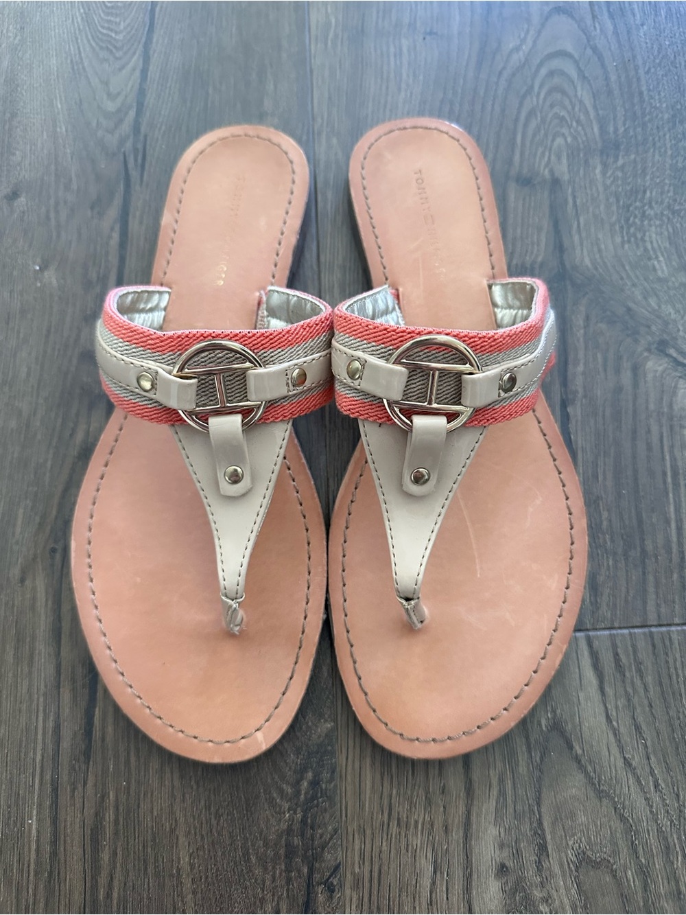 Tommy Hilfiger Coral and Cream Leather Thong Sandals with Logo Accent